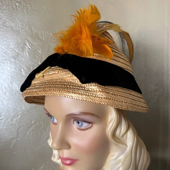ENCHANTING 1940s\' NATURAL STRAW HAT WITH VELOUR AND FEATHER TRIM ENCHANTING 1940s main image 3